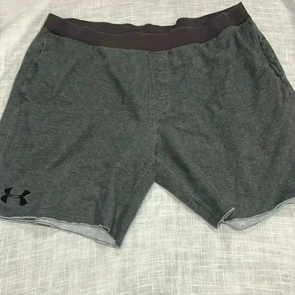 UNDER ARMOUR BIG & TALL GRAY SHORTS - Picture 1 of 4